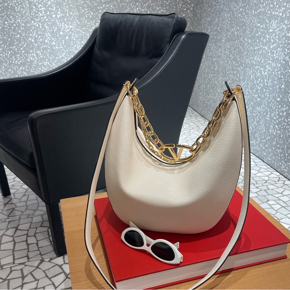 White Vlogo Moon bag, size medium.